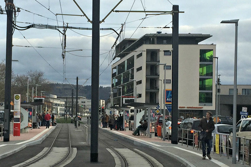 Schiffmann Fahrgastunterstand S-Line an der neuen Linie 4, Haltestelle Berliner Allee, Seitenansicht