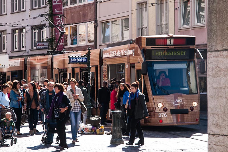 Vollgestaltung einer Straßenbahn der VAG Freiburg