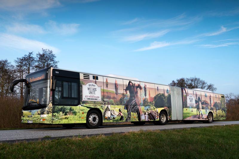 Aufwändige Bus-Beklebung des VHH-Busses Harry Potter