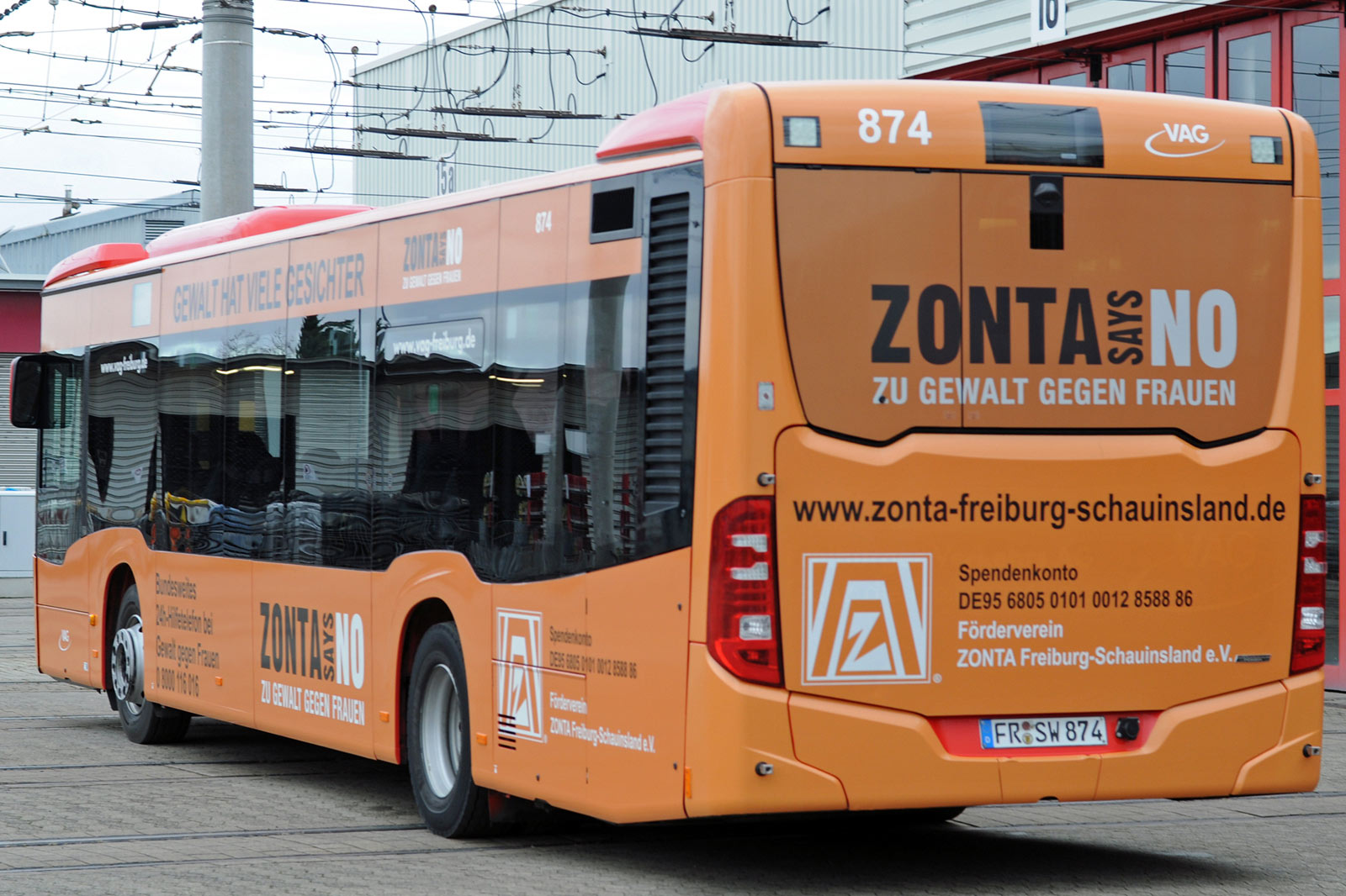 Zonta-Bus mit Buswerbung von Schiffmann Lloyd Verkehrswerbung