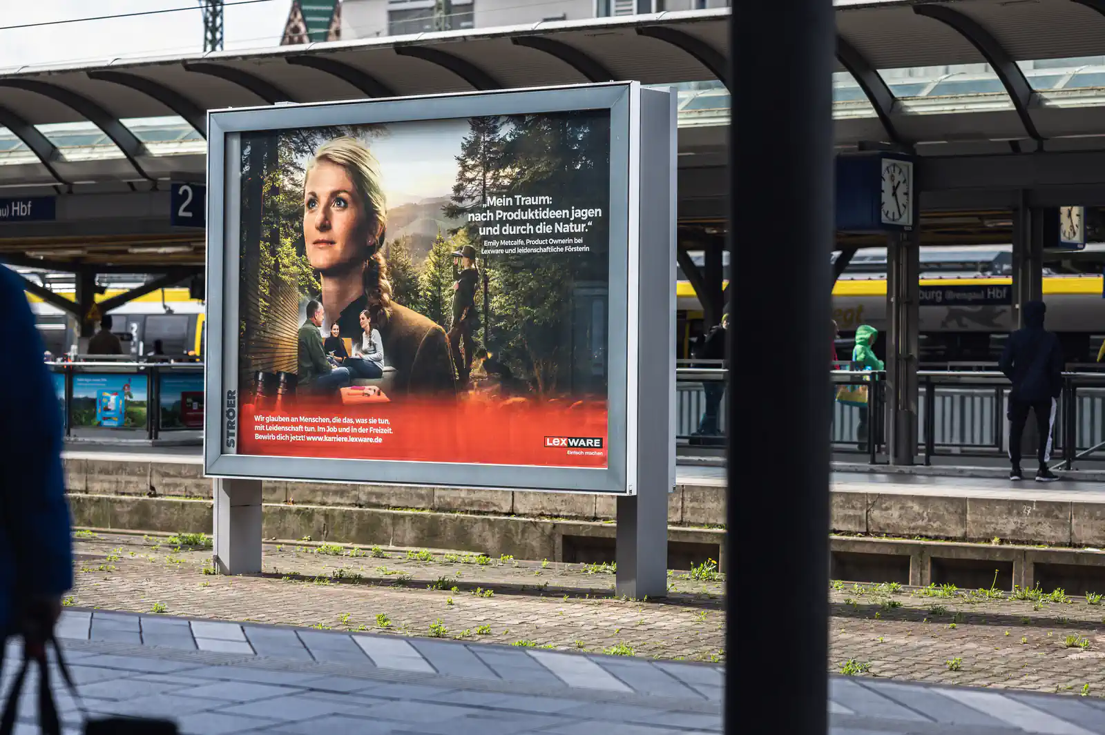 Lexware-Werbung auf 18/1-Großfläche an den Bahnsteigen am Freiburger Bahnhof