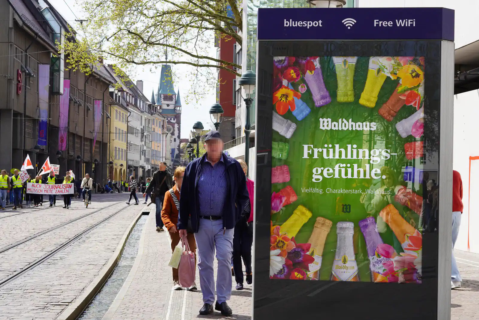 Waldhaus-Werbung auf City-Light-Poster in der Freiburger Innenstadt